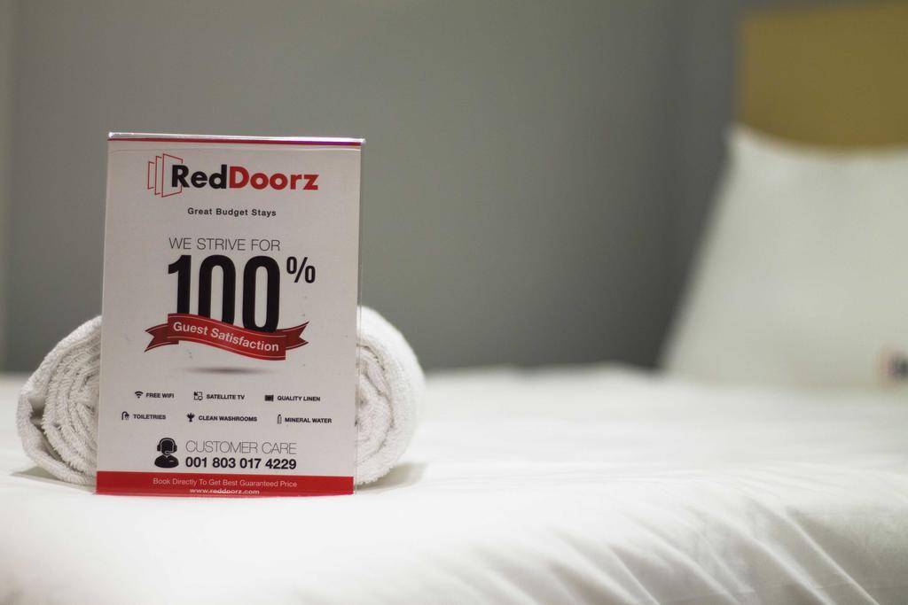 Reddoorz Apartment @ Margonda Residence Depok Esterno foto