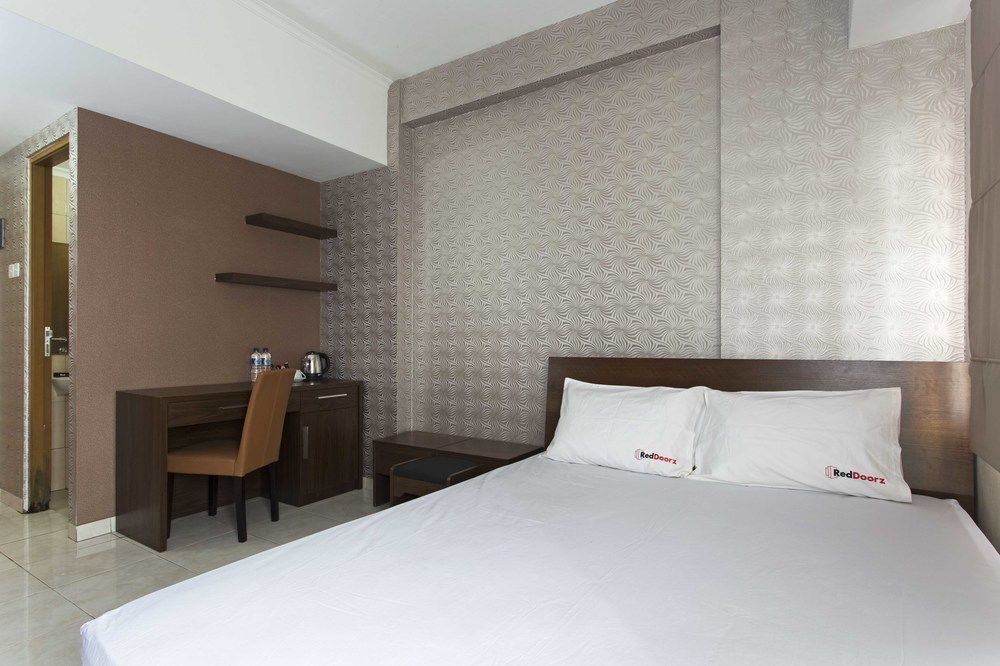 Reddoorz Apartment @ Margonda Residence Depok Esterno foto