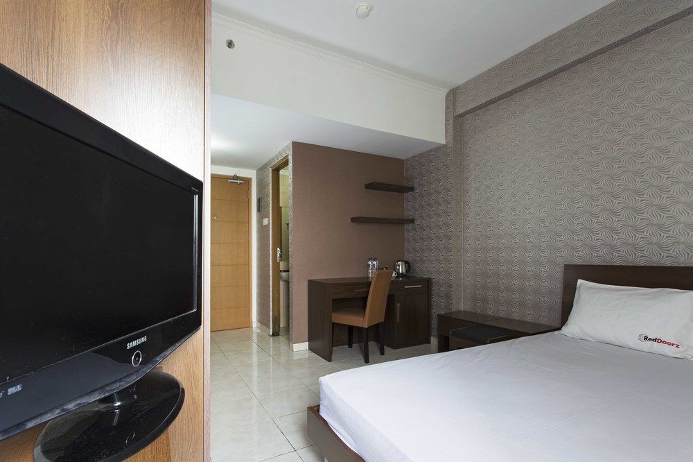 Reddoorz Apartment @ Margonda Residence Depok Esterno foto