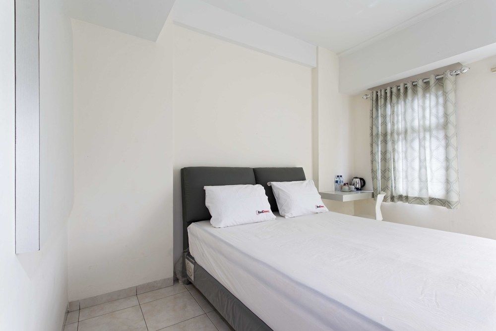 Reddoorz Apartment @ Margonda Residence Depok Esterno foto