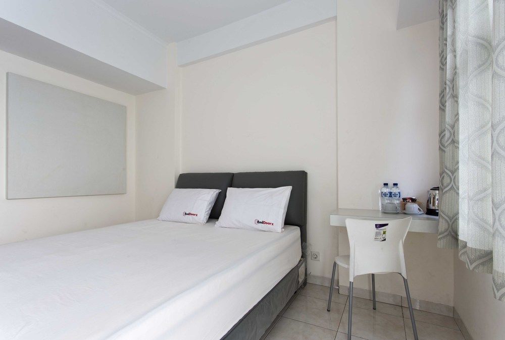 Reddoorz Apartment @ Margonda Residence Depok Esterno foto