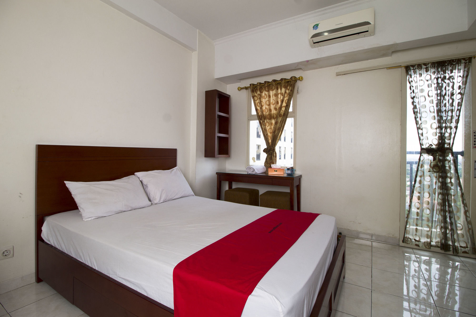 Reddoorz Apartment @ Margonda Residence Depok Esterno foto