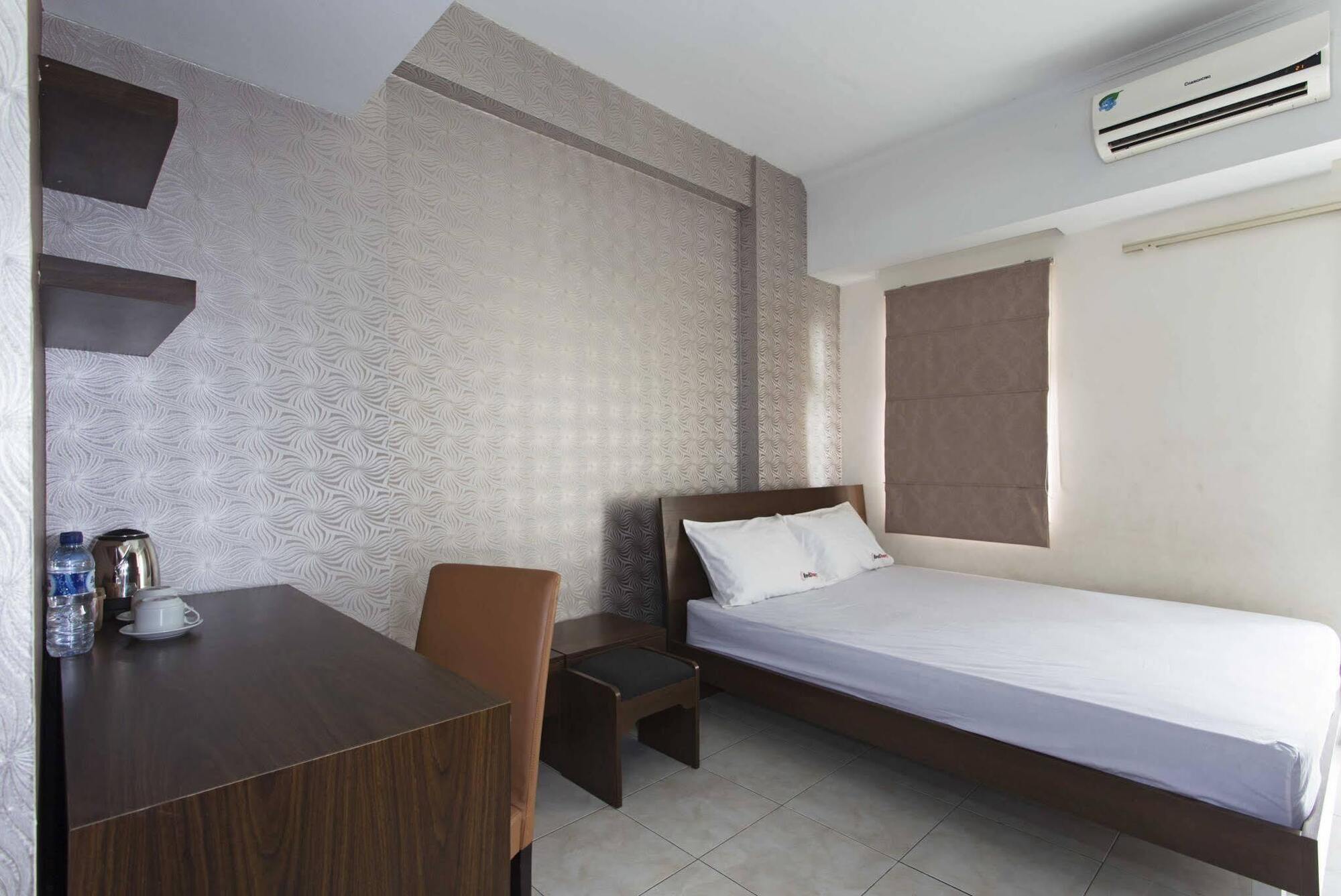 Reddoorz Apartment @ Margonda Residence Depok Esterno foto
